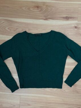 Brandy Melville Forest Green V-Neck Cropped Sweater